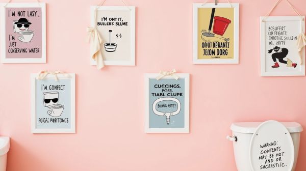 Ajoutez une touche d'humour à vos toilettes avec ces affiches originales